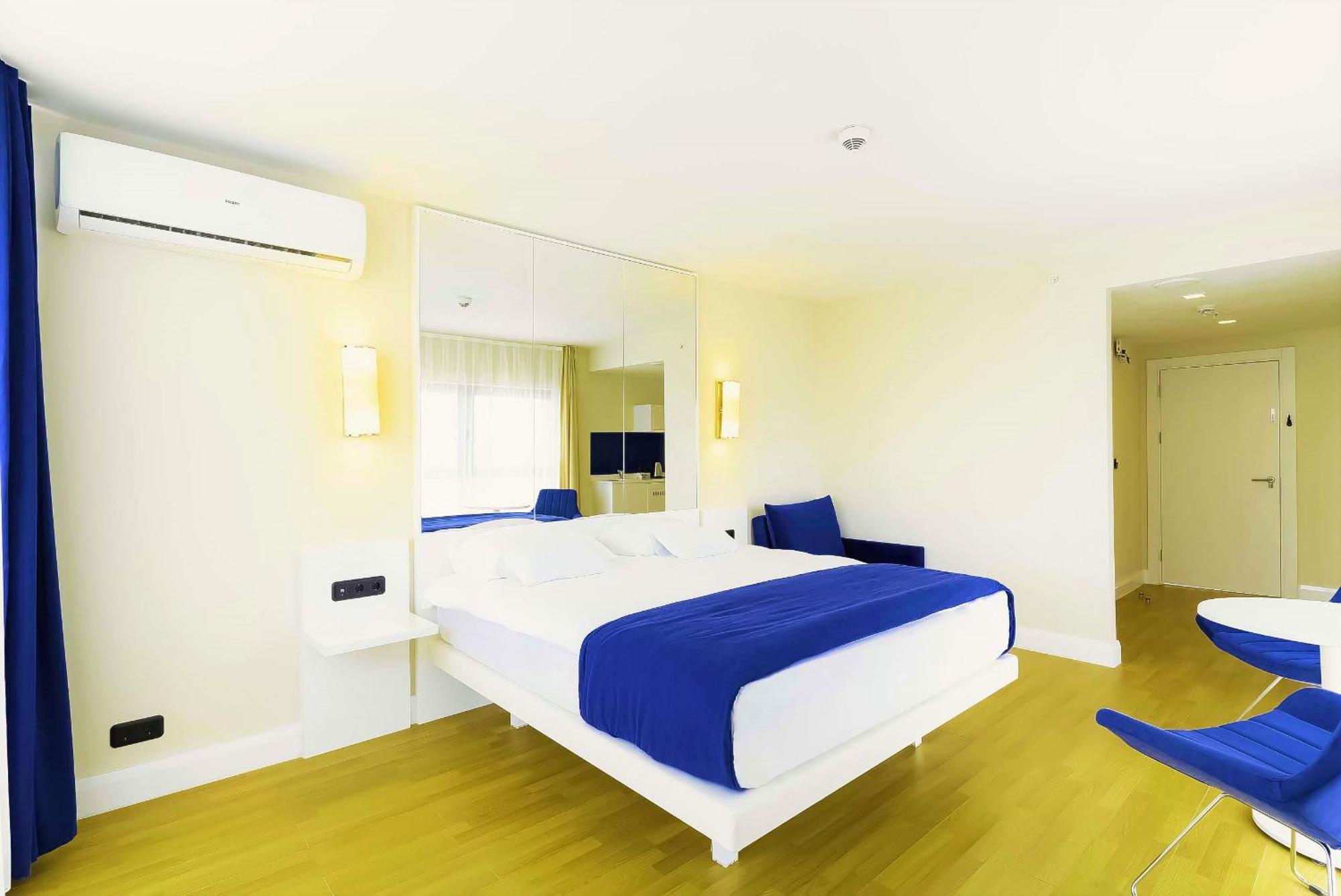 Orbi City Hotel With Sea View Batoemi Buitenkant foto