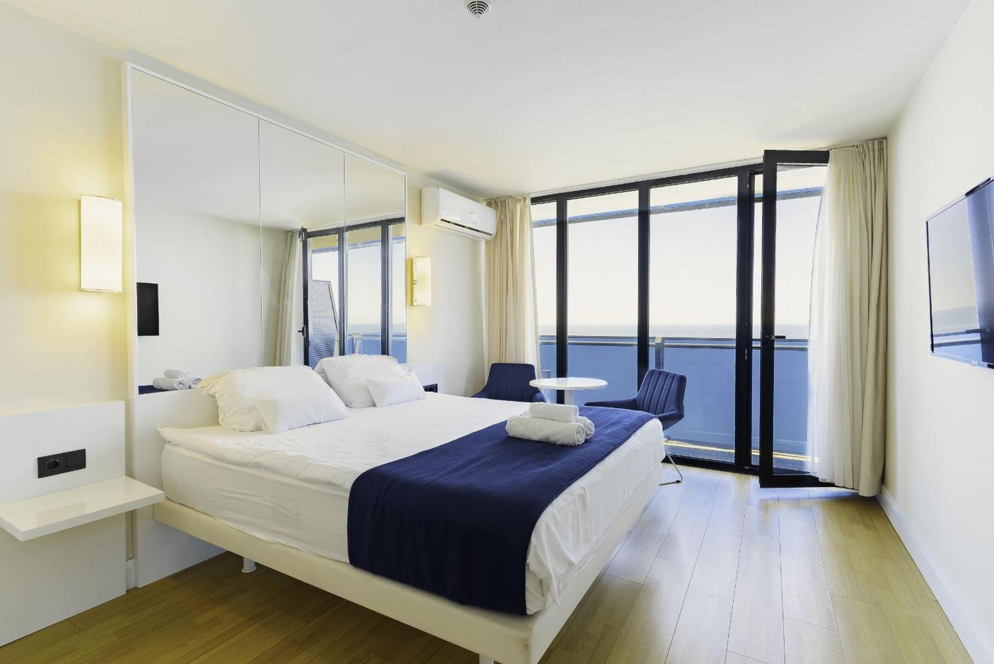 Orbi City Hotel With Sea View Batoemi Buitenkant foto